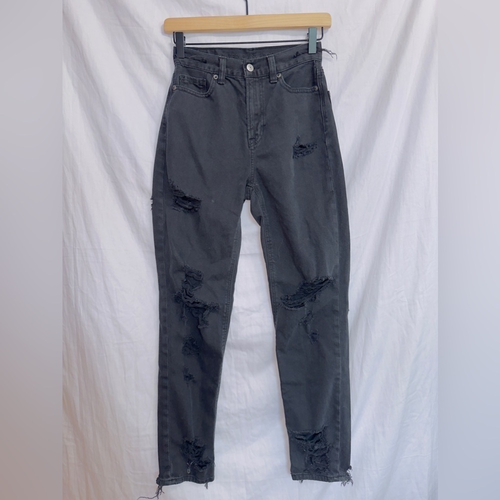 American Eagle AE Black Wash High Waisted Straight Leg Distressed Mom Jean 00